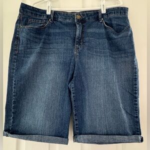 Gloria Vanderbilt Bermuda Jean Shorts  SZ 16